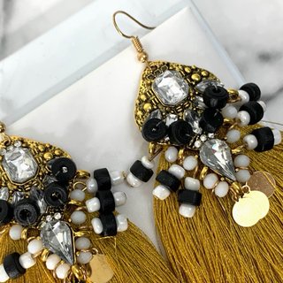 Pendientes largos bohoo flecos amarillos dorados