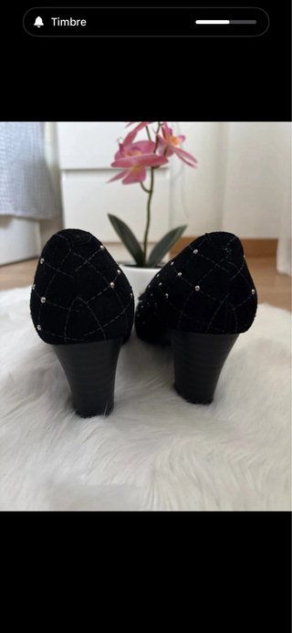 Zapatos de tacón negros acolchados