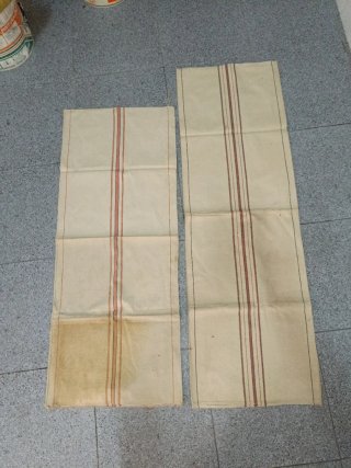 Antiguos sacos de cereales con rayas