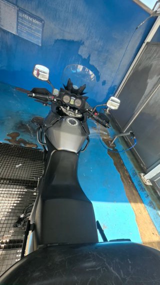 Suzuki V-Strom 650 Negra