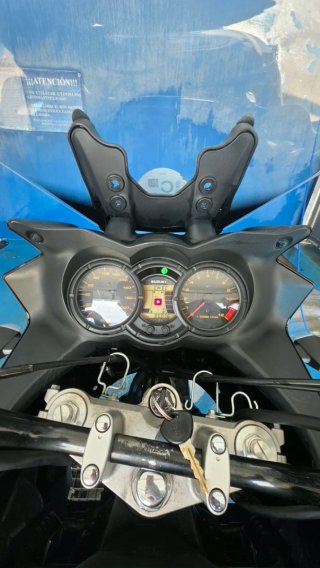 Suzuki V-Strom 650 Negra