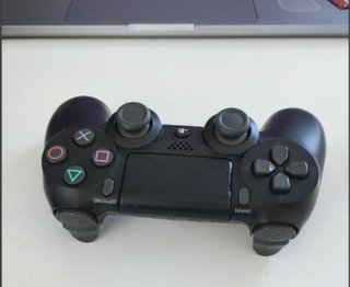PS4 Slim 1TB + Mando + Cables