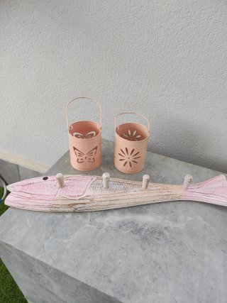 Perchero pez y 2 portavelas decorativos