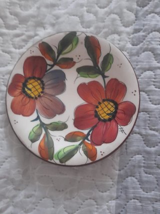 Jarrita y plato decorado flores