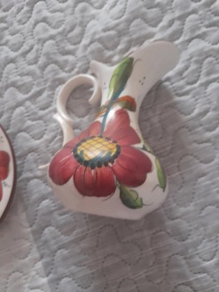 Jarrita y plato decorado flores