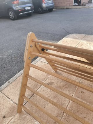Triangolo Pikler in legno in buone condizioni