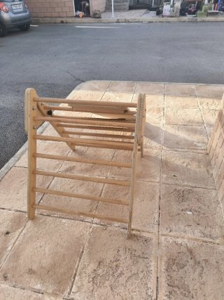 Triangolo Pikler in legno in buone condizioni