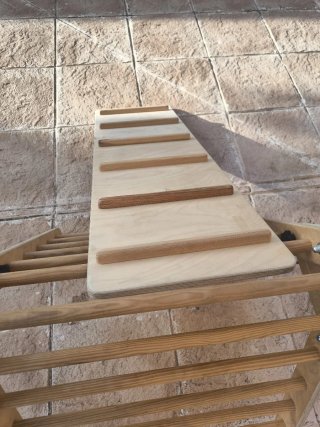 Triangolo Pikler in legno in buone condizioni