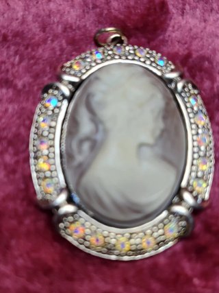 Colgante Camafeo Mujer con Cristales