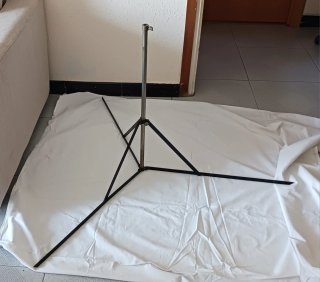 Pie  metalico, creo para foco o fondo estudio foto