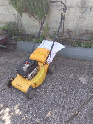 Cortacésped Briggs & Stratton Quattro 40