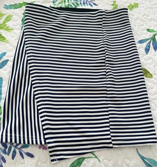 Falda de rayas azul y blanco