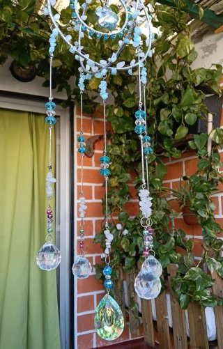 Atrapasol con piedras y cristales