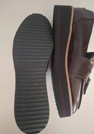 Zapatos Zara Borgoña con Tassel