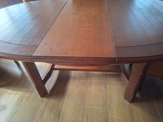 Mesa ovalada con 4 sillas y 2 sillones