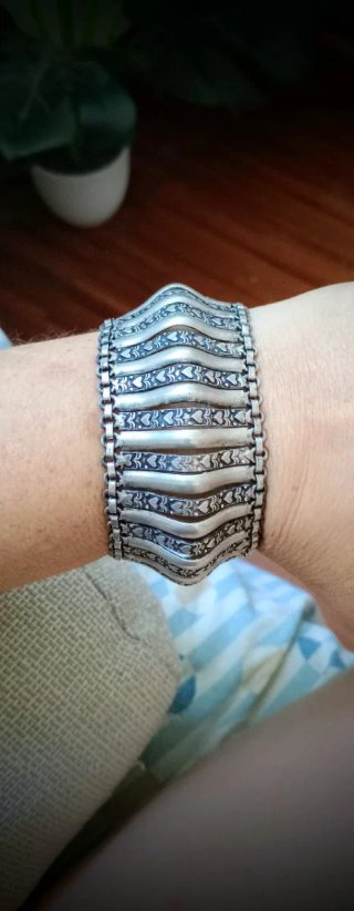 Bracciale con elementi mobili di fattura indiana