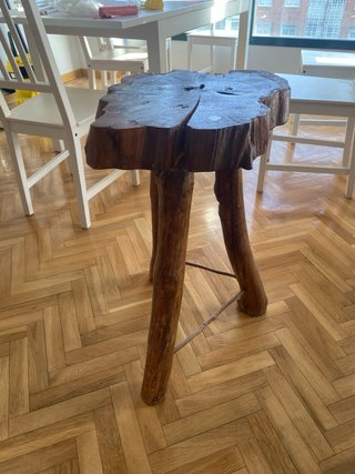 Taburete de madera rústico