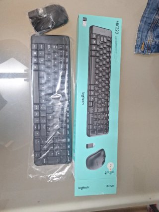Teclado y Ratón Inalámbrico Logitech MK220