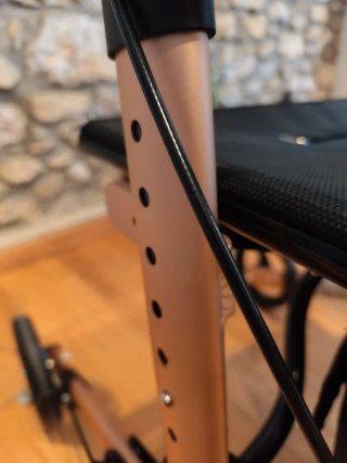 Andador plegable con asiento y ruedas