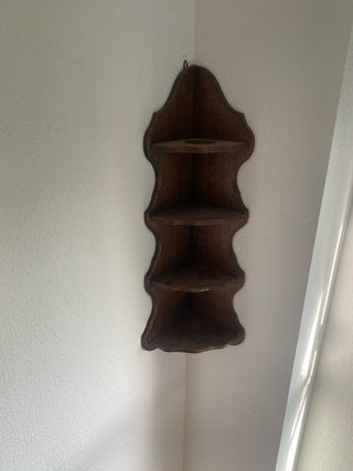 Estantería de esquina de madera