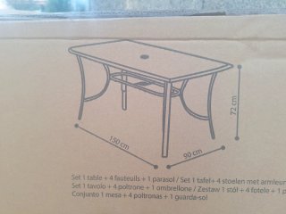 Tavolo da giardino in vetro e metallo con ombrellone