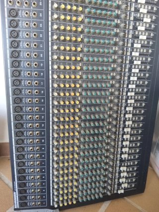 Mesa Mezcladora Behringer Eurodesk Vintage