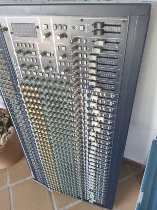 Mesa Mezcladora Behringer Eurodesk Vintage