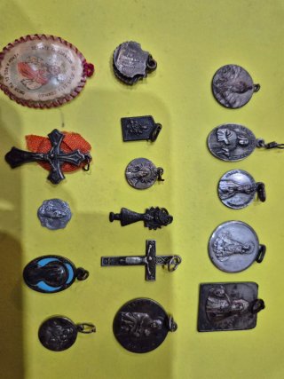Conjunto de medallitas antiguas religiosas