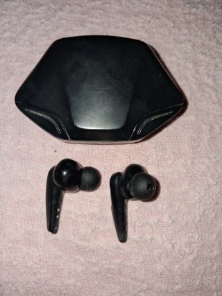Auriculares inalámbricos negros con estuche