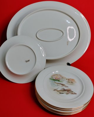 Vajilla de porcelana con peces