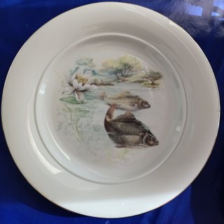 Vajilla de porcelana con peces