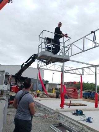 Soldador de estructuras metálicas en general