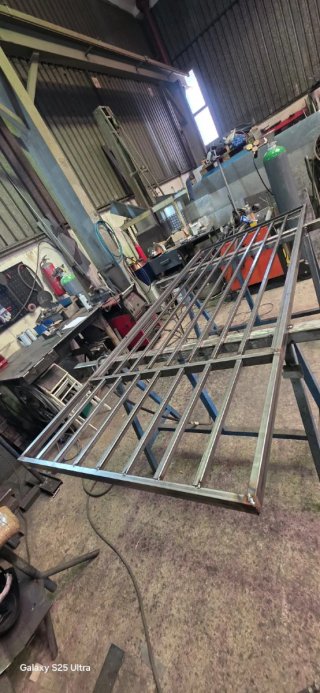 Soldador de estructuras metálicas en general