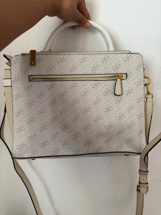Bolso Guess Blanco y Dorado
