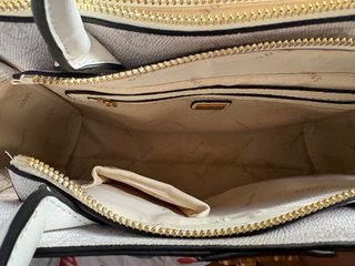 Bolso Guess Blanco y Dorado