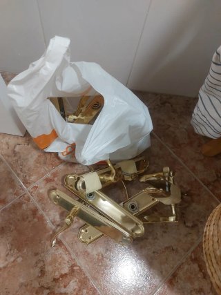 15 pomos dorados