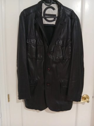 Chaqueta de piel hombre negra