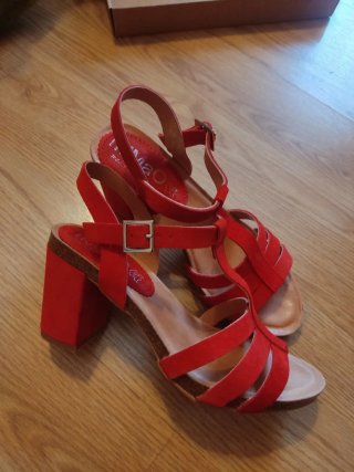 Sandalias Mimao de piel color rojo. Bio Confort.