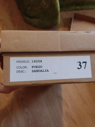 Sandalias Mimao de piel color rojo. Bio Confort.