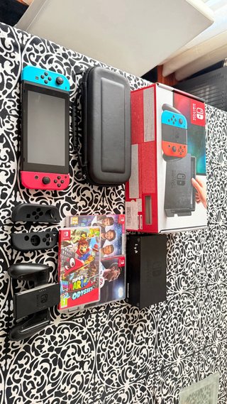 Nintendo Switch Azul/Rojo + Accesorios