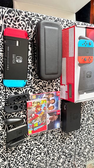 Nintendo Switch Azul/Rojo + Accesorios