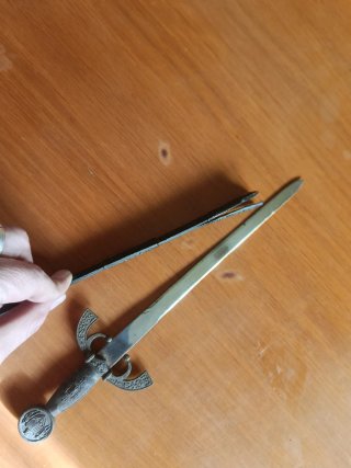 Espada abrecartas decorativa