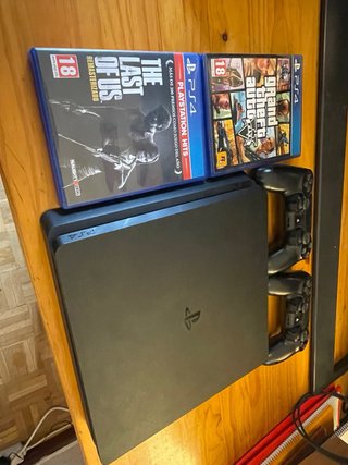 PS4 (PlayStation 4) Negra + 2 Mandos y 2 Juegos