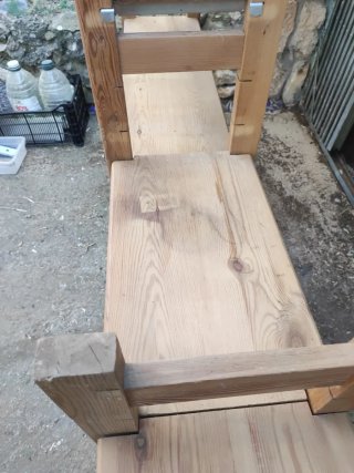 Estantería de madera rústica