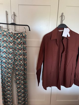 Conjunto pantalón y camisa estampado