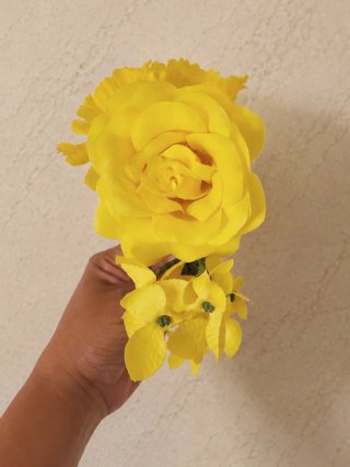 Ramillete Flamenca Rosas y Claveles Amarillo