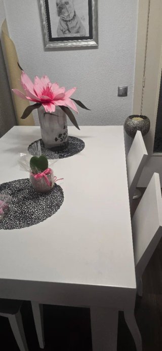 Mesa EXTENSIBLE y 4 Sillas Comedor Blancas