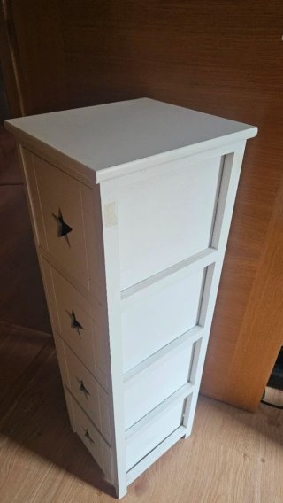 Mueble almacenaje madera estrellas