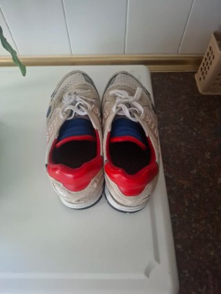 Botines beige y grises
