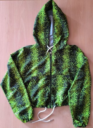 Chaqueta con estampado de serpiente